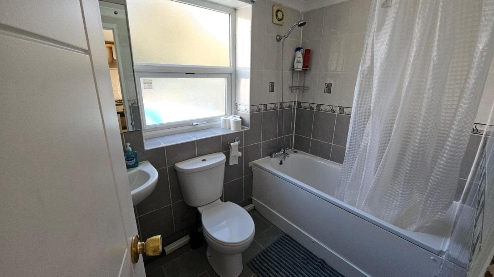 Appartamento Modern 3-br In The Heart Of The *